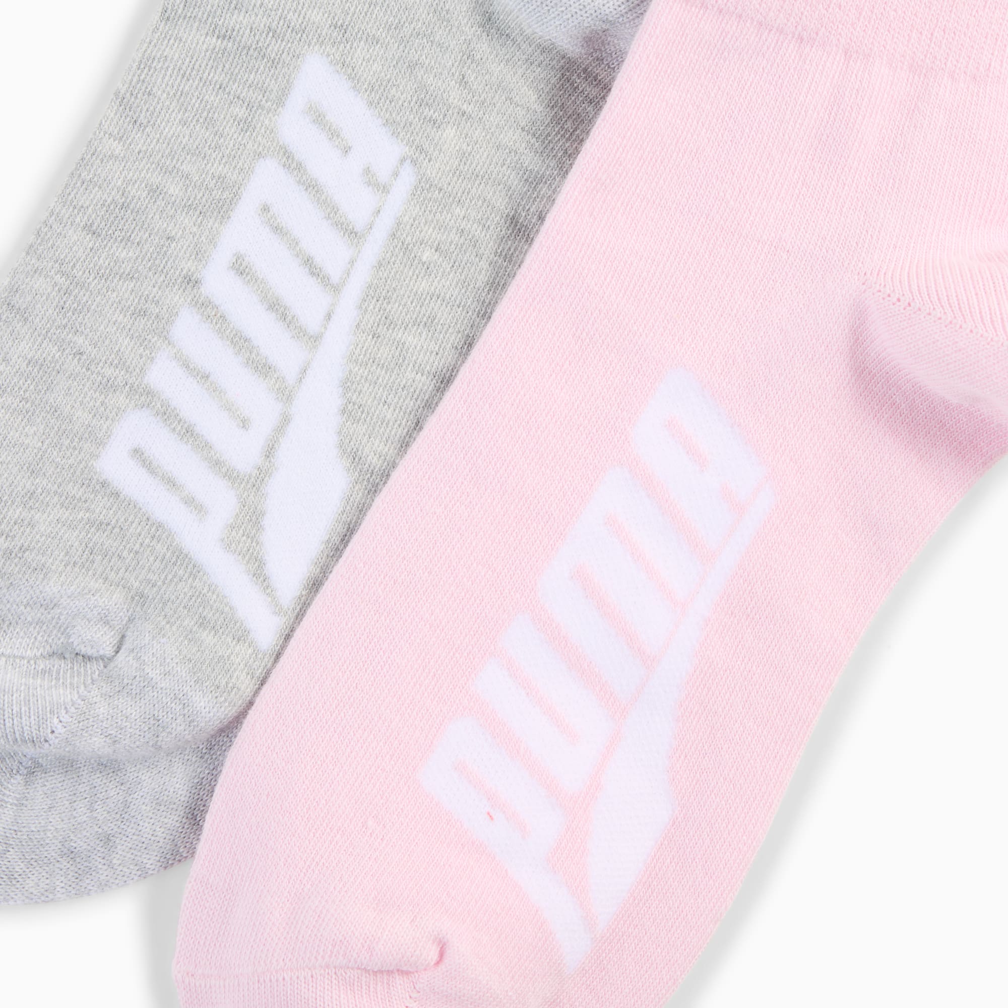 Szaré i różowe skarpetki PUMA dla dzieci z białym logo z boku.