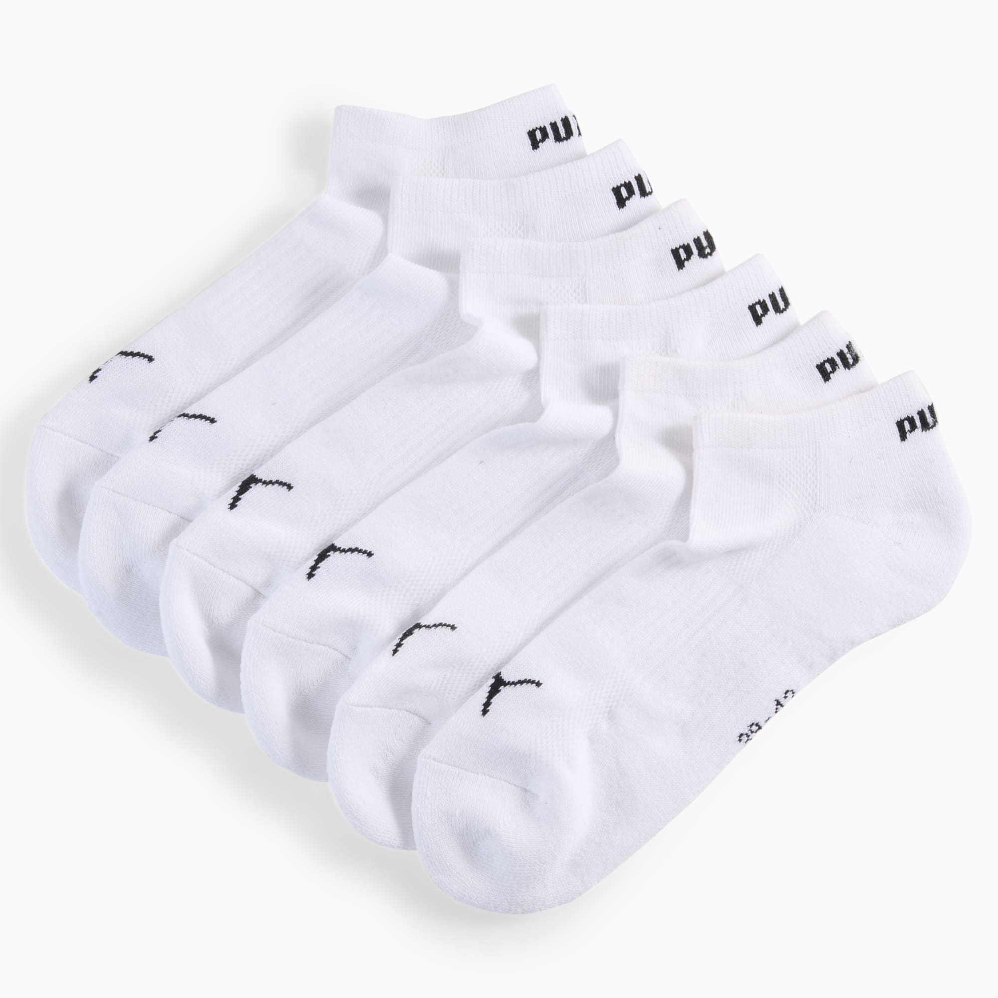 Weisse PUMA Knöchelsocken, Erwachsenengröße, mit schwarzem Logo oben und vorne.