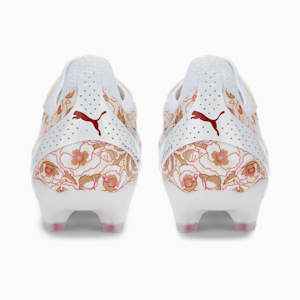 Chaussures de soccer avec crampons PUMA x LIBERTY Ultra FG/AG Femme, Puma White-Puma Black-Sun Kiss