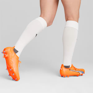 Tacos de futbol ULTRA ULTIMATE FG/AG para mujer, Ultra Orange-PUMA White-Blue Glimmer