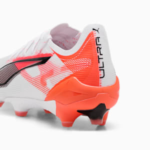 Tacos de fútbol para mujer ULTRA 5 ULTIMATE BRILLIANCE suelo firme, PUMA White-PUMA Black-Glowing Red, extralarge