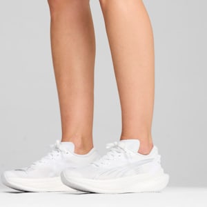 ウィメンズ ディヴィエイト ニトロ 3 ランニングシューズ, PUMA White-Feather Gray-PUMA Silver, extralarge-JPN