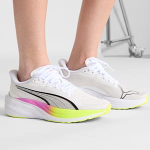 Tenis de running Darter Pro para mujer, PUMA White-Pure Magenta-Yellow Alert, extralarge
