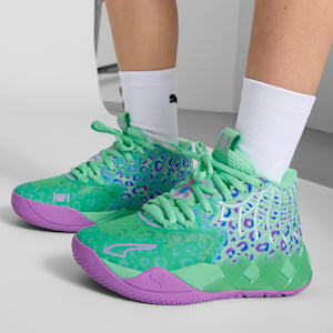 Tenis de básquet MB.01 Alien Safari para adolescentes, Green Glimmer-Pure Magenta-Hyperlink Blue, extralarge