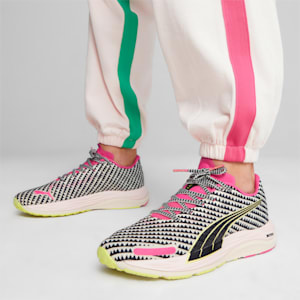 ウィメンズ PUMA x LEMLEM ヴェロシティ ニトロ 2 ランニングシューズ, Ghost Pepper-PUMA Black-Pink Glimmer, extralarge-JPN