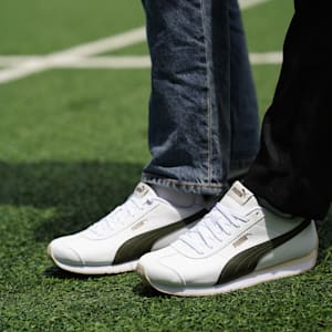 ユニセックス チューリン 3 スニーカー, PUMA White-Dark Olive-Putty-PUMA Gold, extralarge-JPN