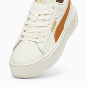 ウィメンズ スマッシュ プラットフォーム V3 スニーカー, Warm White-Caramel Latte-PUMA Gold, extralarge-JPN