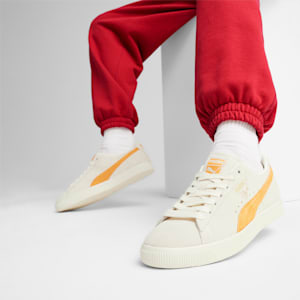 Clyde OG Sneakers, Frosted Ivory-Clementine, extralarge