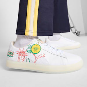 Tenis bordado Clyde NYC Flagship, PUMA White-Alpine Snow-Sunny Yellow, extralarge