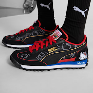 Sneakers PUMA x HELLO KITTY® AND FRIENDS Easy Rider Goth Femme, PUMA Black-For All Time Red-Mountain Blue, extralarge