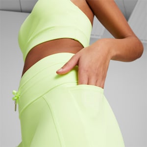 Shorts para correr ajustados PUMA x OLIVIA AMATO para mujer, Fast Yellow