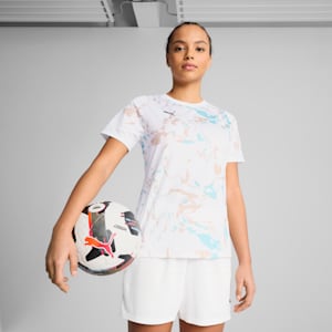 Playera de fútbol individualEARTH DAY para mujer, PUMA White-Light Sand, extralarge