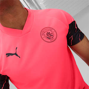 Manchester City Puma Trägershirt mit tief angelegten Ärmeln und Logo in Violett mit Batikprint, Bluzy Puma Fioletowe, extralarge