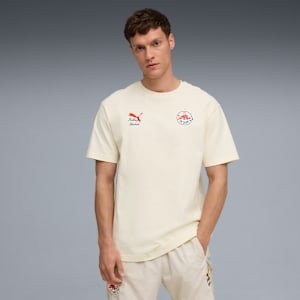 メンズ PUMA x KIDSUPER STUDIOS RBザルツブルク グラフィック 半袖 Tシャツ, Frosted Ivory-PUMA Red, extralarge-JPN