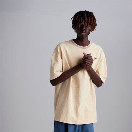 T-shirt PUMA x PERKS AND MINI Printed da uomo, Light Sand-_AOP, small