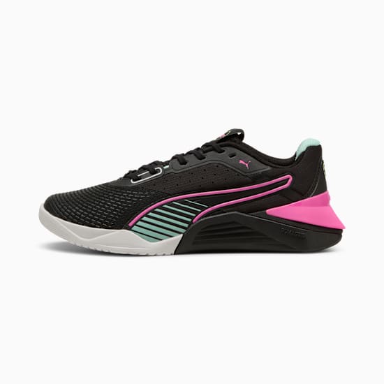 Chaussure de training PUMA noire avec accents roses et rayures vert menthe pour femme.