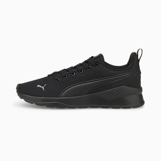 Black PUMA trainers for adults, featuring a mesh upper and tonal formstrip.