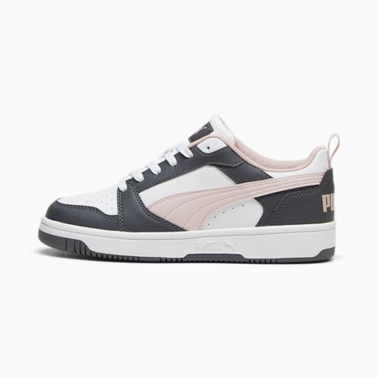 Sneaker grigia PUMA per bambini, con inserti bianchi e striscia laterale rosa chiaro.