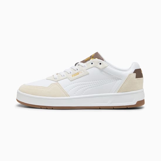 White PUMA trainers for adults, featuring suede accents and a brown rubber sole.