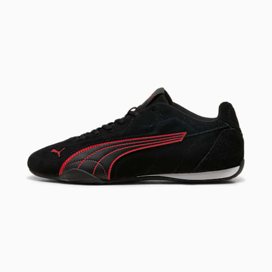Chaussure PUMA noire adulte avec rayures rouges et design profilé.