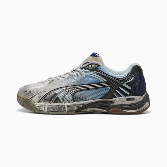 Scarpa da ginnastica unisex PUMA argentata con dettagli blu e striscia laterale metallizzata.
