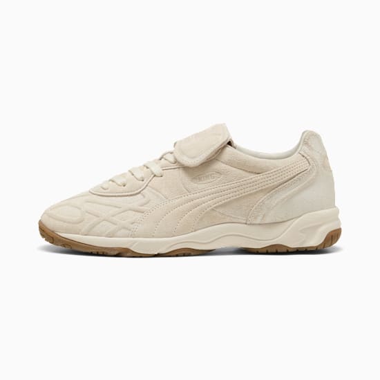 Basket beige PUMA KING homme avec empeigne texturée et languette sur les lacets.