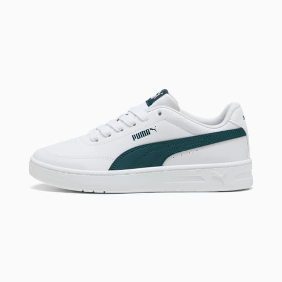 Weißer PUMA Court Unisex-Trainer mit dunkelgrünem Formstreifen-Design.