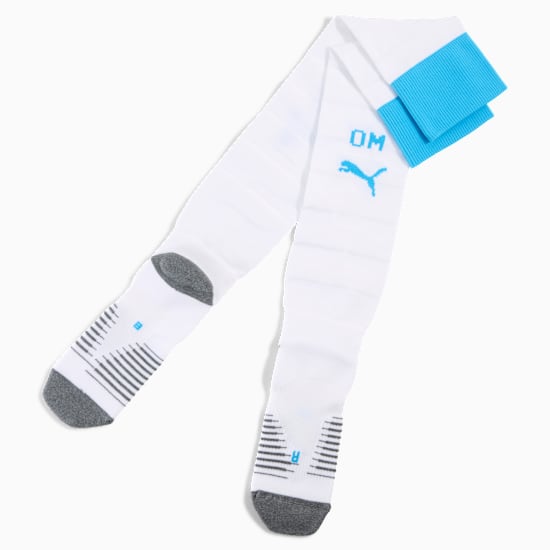 White PUMA socks with blue details, featuring the brand logo and grey toe and heel.