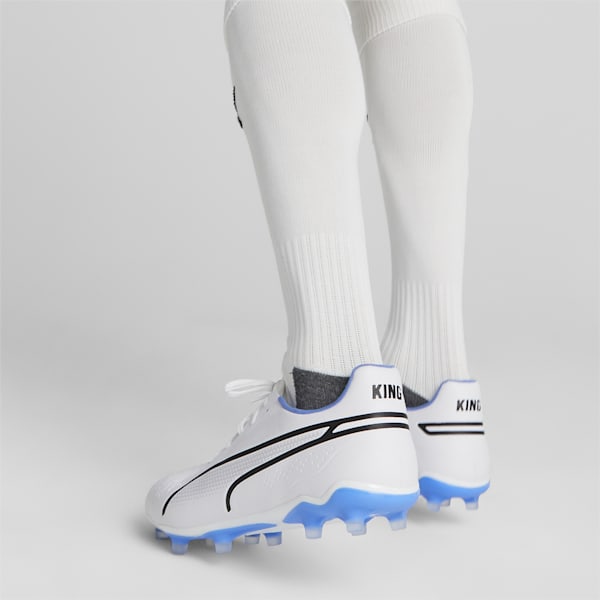 KING PRO Unisex Football Boots, PUMA White-PUMA Black-Blue Glimmer-Ultra Orange, extralarge-IDN