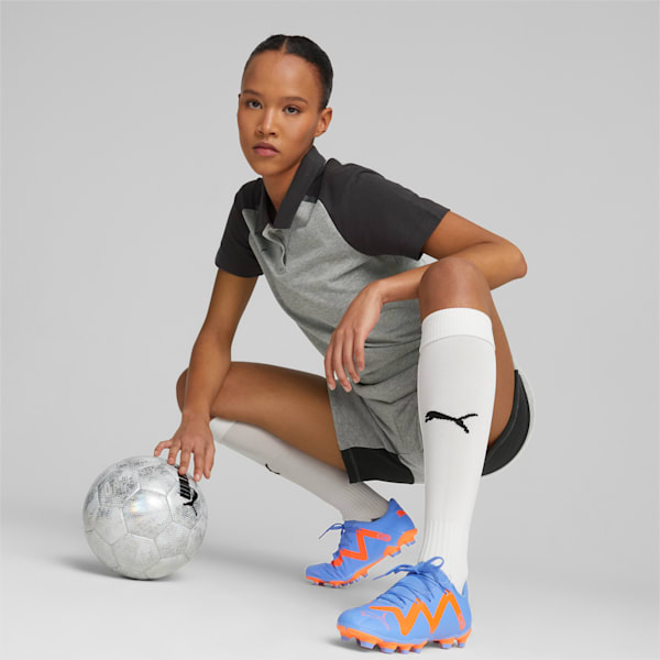 Tacos de fútbol para mujer FUTURE Play FG/AG, Blue Glimmer-PUMA White-Ultra Orange, extralarge