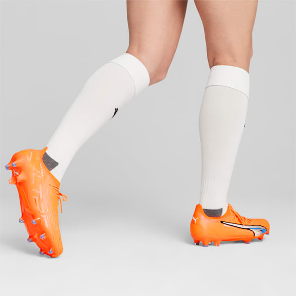 Souliers de soccer à crampons Ultra Ultimate FG/AG, femme, Ultra orange-blanc Puma-bleu scintillant