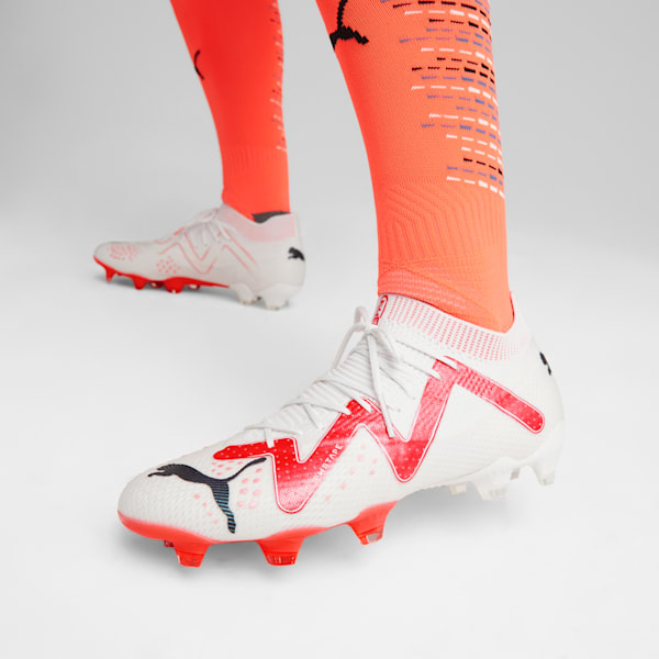Tacos de futbol FUTURE ULTIMATE FG/AG para mujer, PUMA White-PUMA Black-Fire Orchid, extralarge