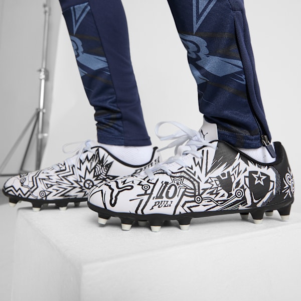 Chaussures de soccer à crampons PUMA x CHRISTIAN PULISIC TACTO II pour surfaces dures et artificielles Enfant, PUMA White-PUMA Black, extralarge