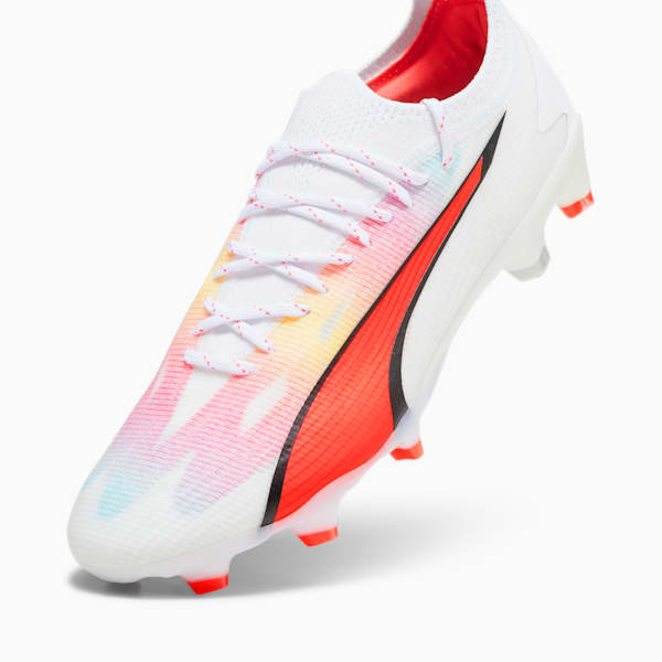 Tacos de fútbol ULTRA ULTIMATE FG/AG para mujer, PUMA White-PUMA Black-Fire Orchid, extralarge