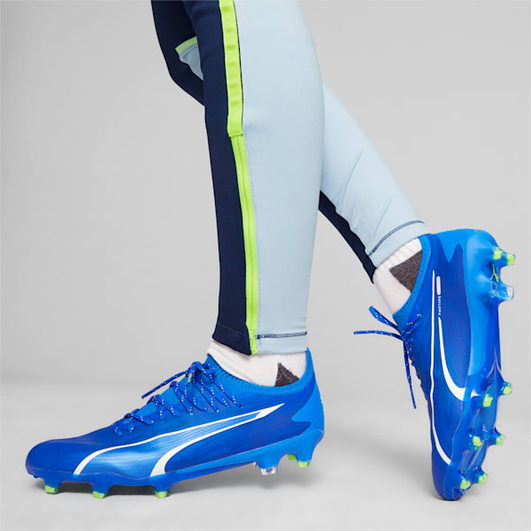 Tacos de fútbol ULTRA ULTIMATE FG/AG para mujer, Ultra Blue-PUMA White-Pro Green, extralarge