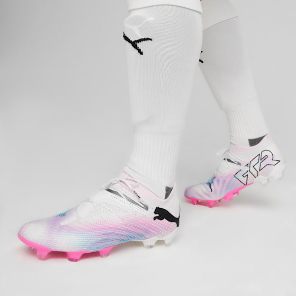 Tacos de fútbol para hombre FUTURE 7 ULTIMATE FG/AG, PUMA White-PUMA Black-Poison Pink, extralarge