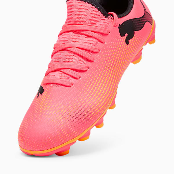 Tacos de fútbol juvenil FUTURE 7 PLAY FG/AG, Sunset Glow-PUMA Black-Sun Stream, extralarge