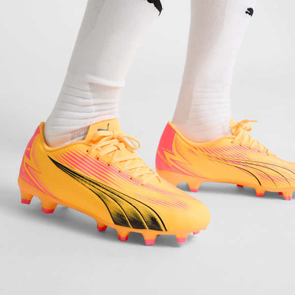 Tacos de fútbol para hombre ULTRA PLAY FG/AG, Sun Stream-PUMA Black-Sunset Glow, extralarge