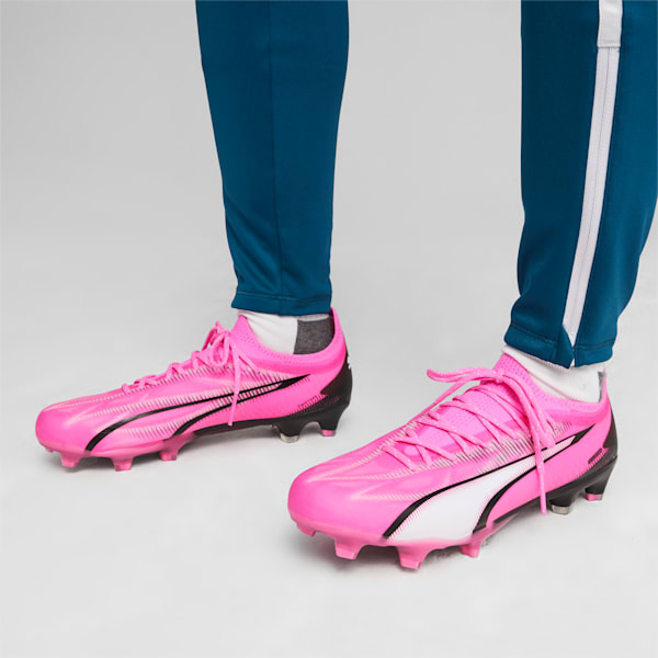 Tacos de fútbol para mujer ULTRA ULTIMATE FG/AG, Poison Pink-PUMA White-PUMA Black, extralarge