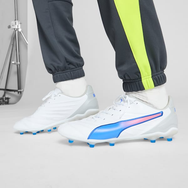 Tacos de fútbol KING MATCH IT, PUMA White-Bluemazing-Flat Light Gray, extralarge