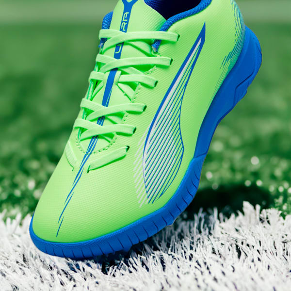 ULTRA 5 PLAY TT Youth Lightweight Agility Football Boots, Fizzy Apple-PUMA White-Bluemazing, extralarge-IND