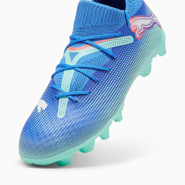 Chaussures de soccer à crampons pour terrain dur/terrain artificiel FUTURE 7 PRO Enfant et adolescent, Bluemazing-PUMA White-Electric Peppermint, extralarge