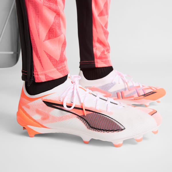 Tacos de fútbol ULTRA 5 ULTIMATE FG, PUMA White-PUMA Black-Glowing Red, extralarge