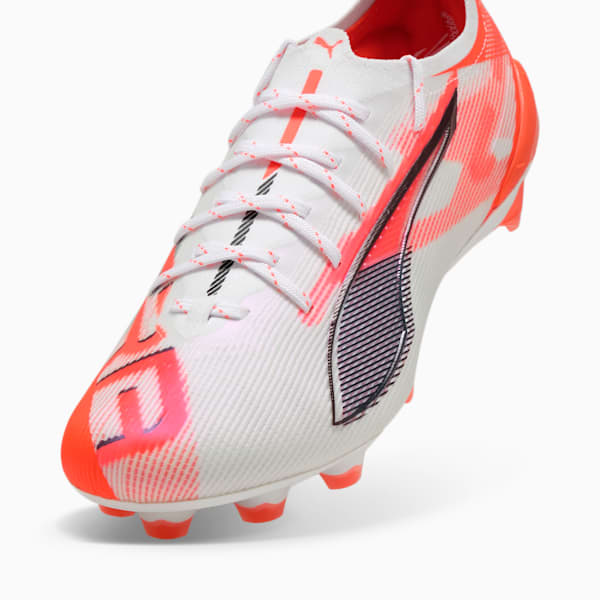 Tacos de fútbol para mujer ULTRA 5 ULTIMATE BRILLIANCE suelo firme, PUMA White-PUMA Black-Glowing Red, extralarge