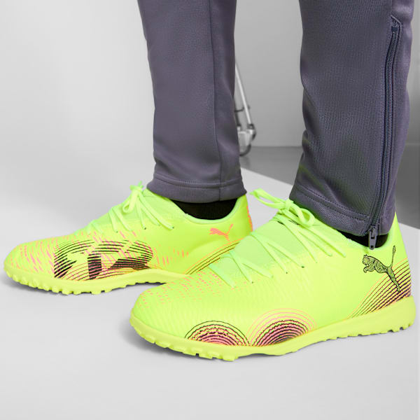 Tacos de futbol FUTURE 8 PLAY TT, Yellow Alert-PUMA Black-Sun Struck, extralarge