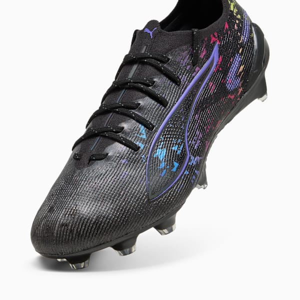 Tacos de fútbol ULTRA 5 ULTIMATE Christian Pulisic Firm Ground para hombre, PUMA Black-Dark Amethyst-PUMA Team Royal-PUMA Pink, extralarge