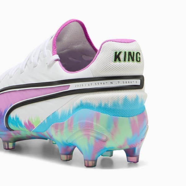 Tacos de fútbol para mujer FG/AG KING ULTIMATE, PUMA White-Clyde Royal-Pure Magenta-Fizzy Apple, extralarge