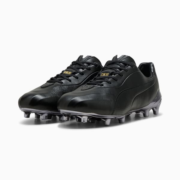Black PUMA football boots for adults with laced closure and metallic soleplate.