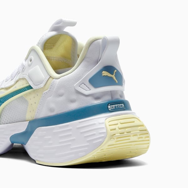 Tenis de running para mujer SOFTRIDE Sway, PUMA White-Gold Moon, extralarge