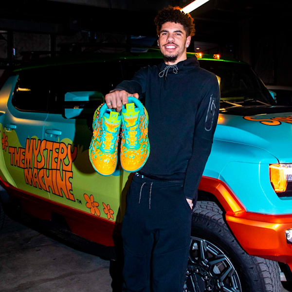 Tenis de básquetbol MB.04 Scooby Doo, Aquatic-Lime Smash-Heat Fire, extralarge